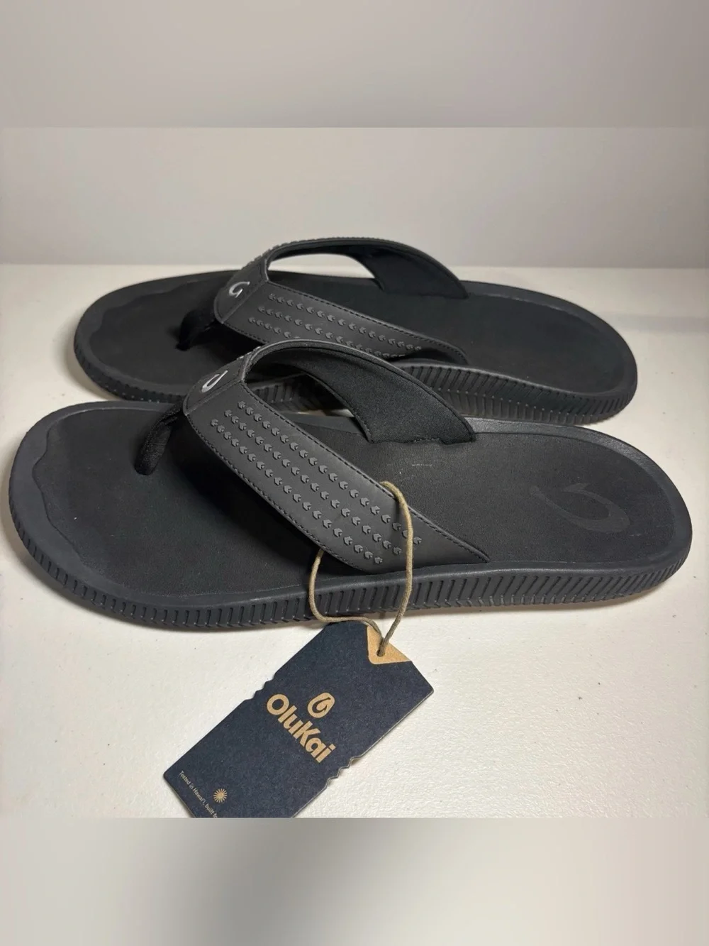 NWT OluKai Ulele Black Flip Flop Men’s Sandals Size 14